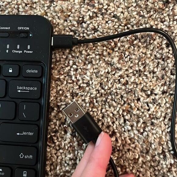 Fintie Bluetooth 7 Color Backlit Wireless Keyboard - Picture 5 of 5